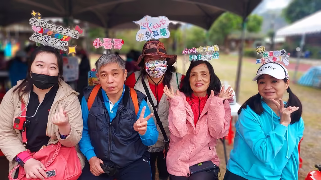 東方足跡哈尤溪七彩岩壁活動照片